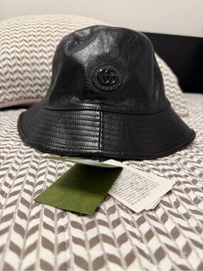 NWT Gucci black Leather GG Bucket Hat Medium size